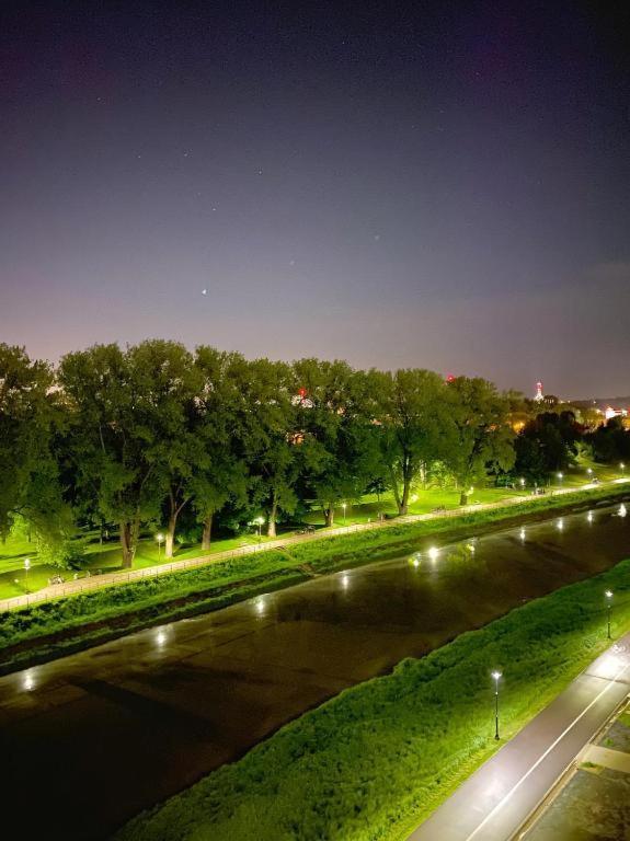 Capital Towers - Apartament Pop-Art Z Widokiem Na Rzeke Rzeszów Esterno foto